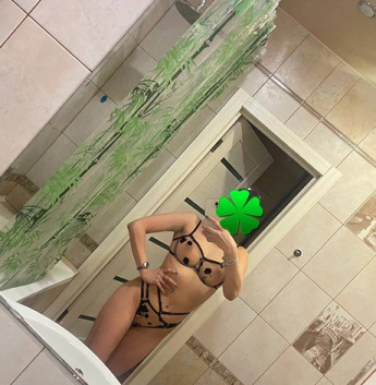 Изысканная красотка с шикарной фигурой ждет встречи с обеспеченным джентльменом. Погрузимся в мир страсти и наслаждения вместе! 5301, 23 года