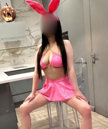 У меня есть юбки, которые не только выглядят сексуально, но и чувствуются на коже 🌷 С радостью предложу тебе массу услуг, начиная от классического секса до анала и глубокого минета. Знаю множество эротических поз, чтобы наше свидание было запоминающимся 🌷 Мои клиенты регулярно оставляют положительные отзывы о моем профессионализме и нежности. Ты можешь посмотреть на мои фото, чтобы убедиться, насколько сексуальна и соблазнительна я 🌷 Жду тебя в Москве, чтобы воплотить все наши эротические фантазии в реальность 😘 5739, 25 лет